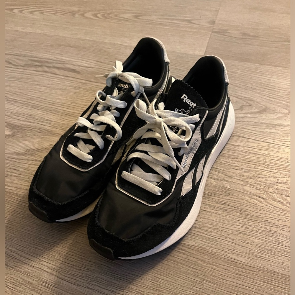 REEBOK SHOES Size 7.5M 9W